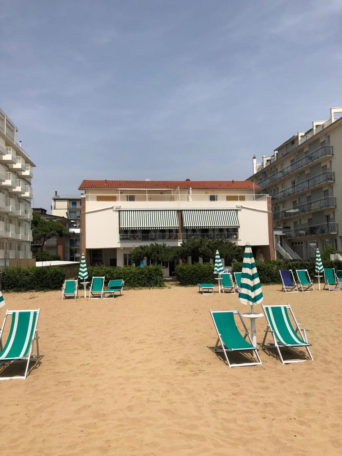 App4Rent Villa Zanetti - Appartamenti Con Spiaggia Privata Frontemare Lido di Jesolo Ngoại thất bức ảnh